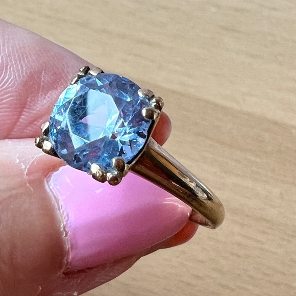 Jewelry - VINTAGE 10K YELLOW GOLD ROUND SYNTHETIC BLUE SPINEL RING “HANDWROUGHT” HALLMARK